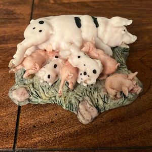 Border fine arts mama pig and piglets